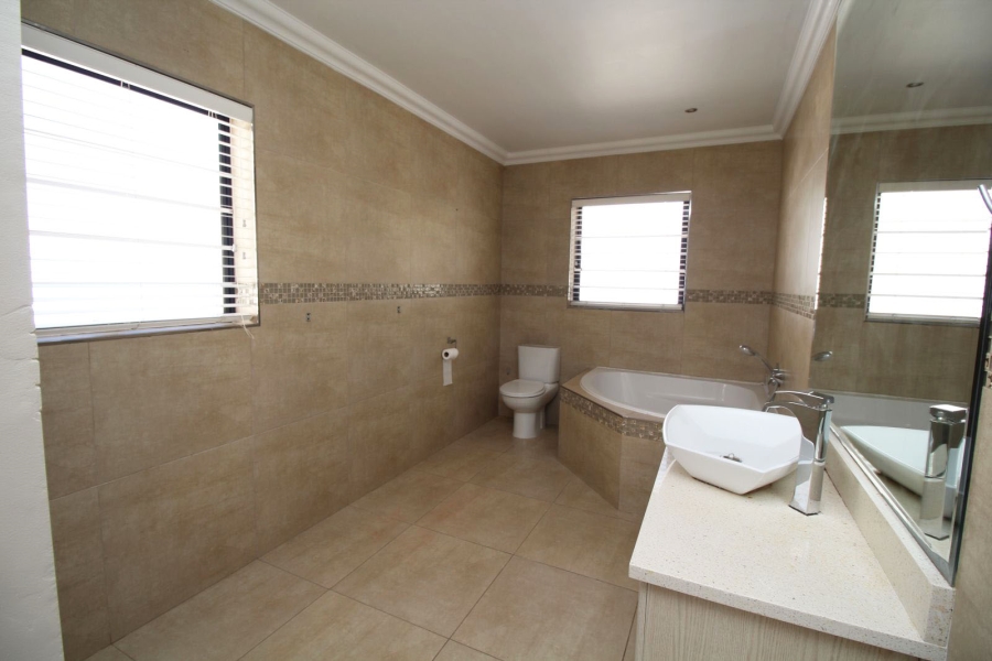 3 Bedroom Property for Sale in Blue Lagoon Western Cape
